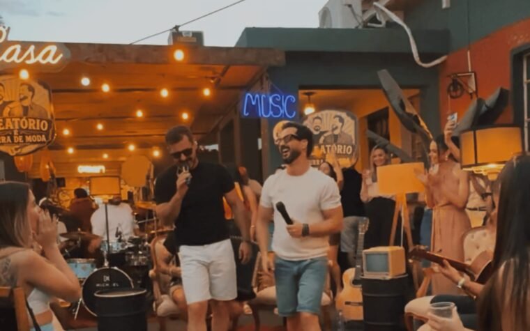Maurício & Eduardo apostam na proximidade com o público em “Surra de Moda”