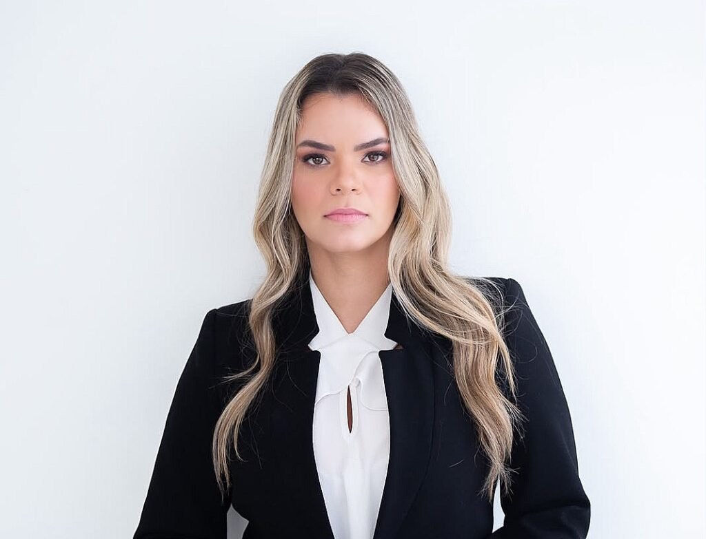 Jessyca Arieira desenvolve soluções jurídicas que conectam negócios, investidores e mercados globais com foco em governança, compliance e crescimento sustentável.