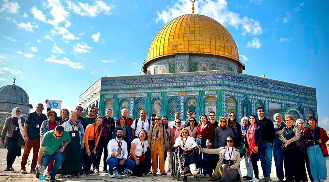Viagens Bíblicas: Da Viagem a Israel em 1976 a operadora de Terra Santa em 2026.