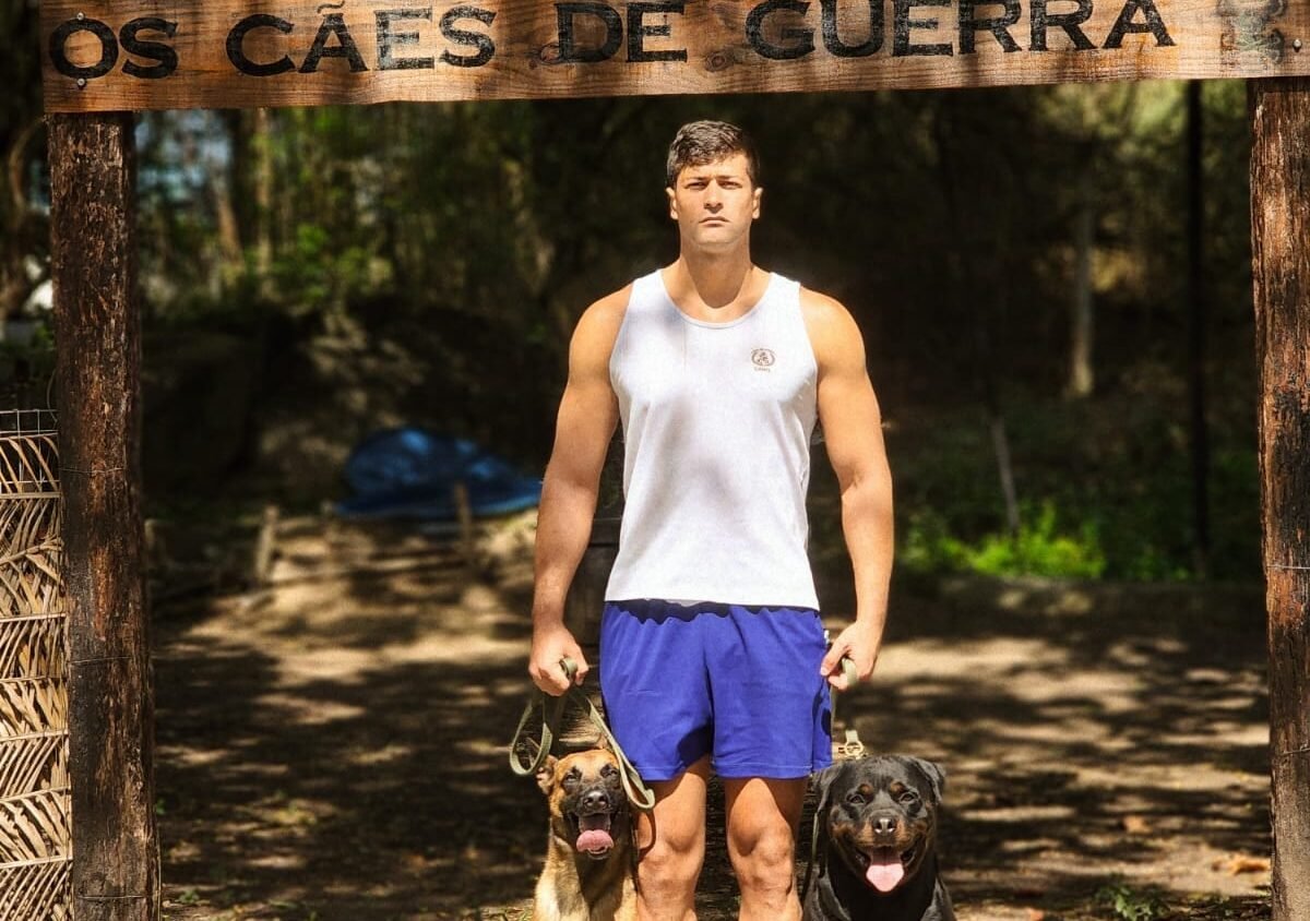 Fuzileiro Naval Lucas Oliveira conquista certificação internacional com o cão de guerra Quill e lança livro
