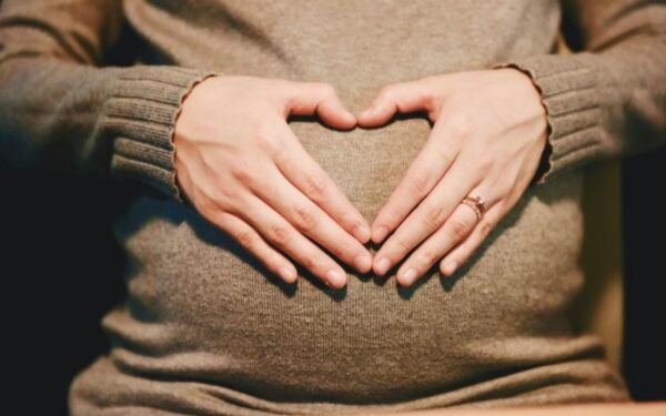 Mães neurodivergentes: a maternidade invisível de mulheres com TDAH e autismo