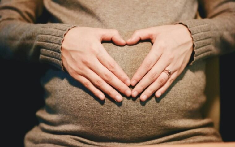 Mães neurodivergentes: a maternidade invisível de mulheres com TDAH e autismo