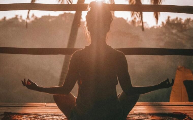 Movimento como aliado da saúde mental: especialista explica como exercício, alimentação e rotina podem proteger a mente