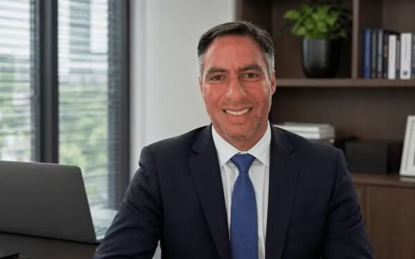 Luiz Felipe Do Valle Silva De Menezes avança com energia e mobilidade