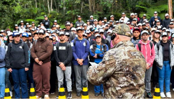 Antes do uniforme, a selva: o dia em que futuros comissários aprendem a sobreviver