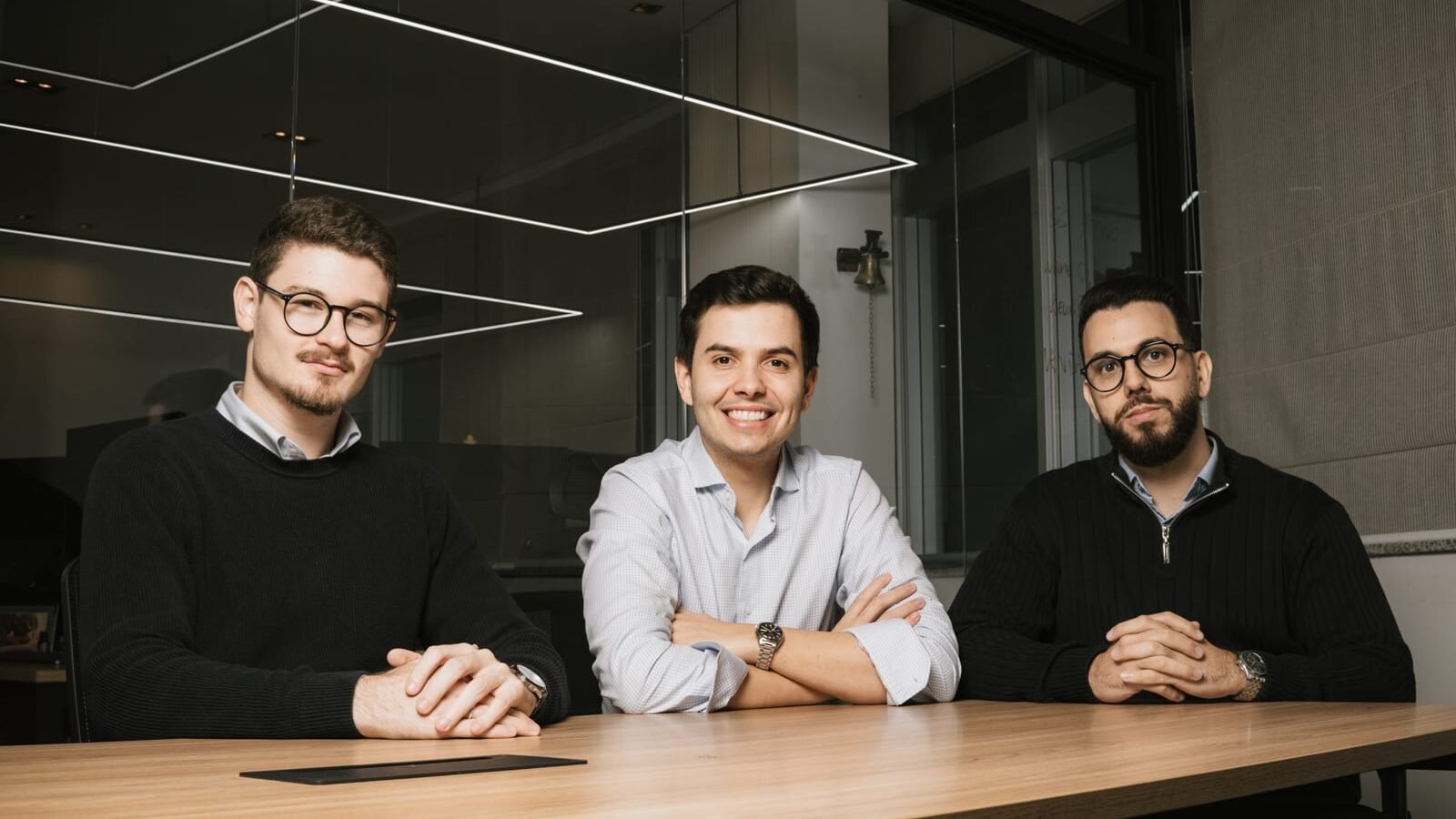Henrique Harff (à esq.), Vinicius Tondin e João Victor Lins, da Ousen, hub de soluções comerciais para escritórios de advocacia.