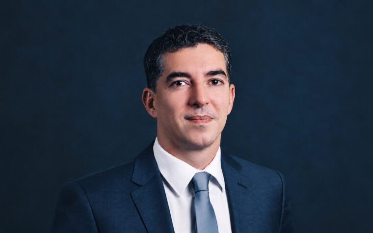 Naturalidade ganha espaço na cirurgia plástica e guia atuação de Marcelo Alonso