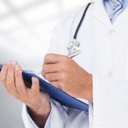 Por que médicos estão buscando uma segunda carreira na perícia médica? Judicialização da saúde amplia demanda por especialistas