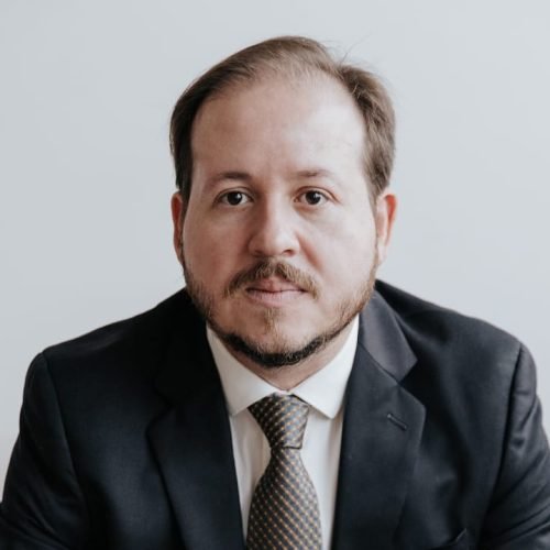 Nova regra do MEC permite uso da nota do Enamed na residência médica e reacende debate sobre formação de médicos no Brasil