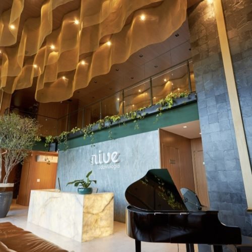 Nive Odontologia: referência em lentes de contato dental em Maringá que conquistou a odontologia estética mundial