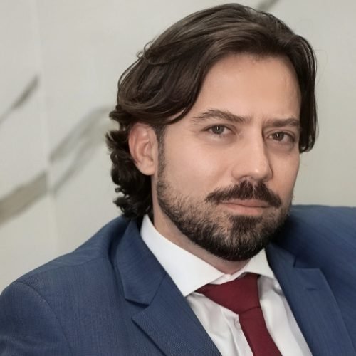 Dr. Clendes Pereira destaca o impacto invisível da maternidade e o aumento das cirurgias mamárias pós-gestação