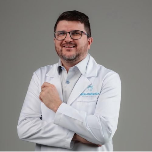 Dr. Fábio Batistella esclarece que o diagnóstico da fibromialgia é clínico e mostra que existem comportamentos que auxiliam a aliviar as dores.